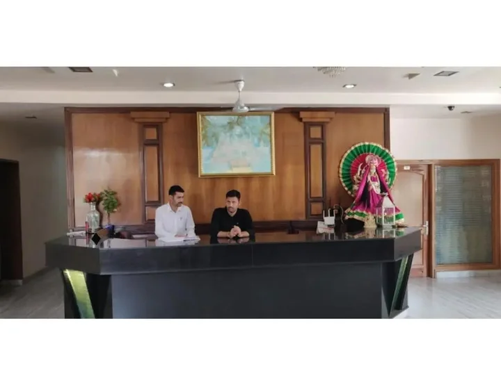Катра: Vishal Hotel