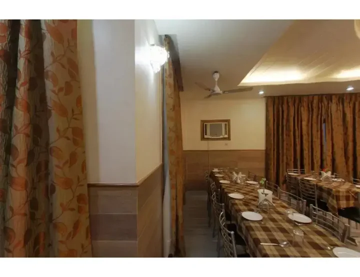 Катра: Vishal Hotel