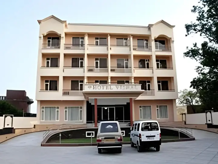 Катра: Vishal Hotel