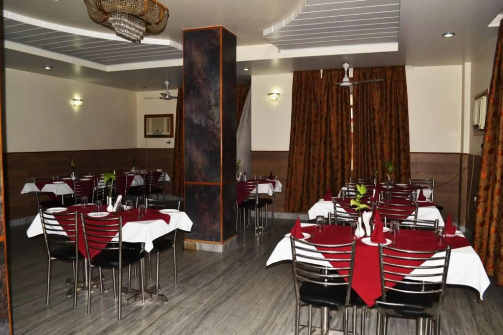 Катра: Vishal Hotel
