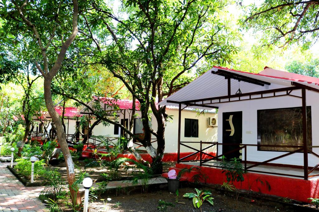 Сазан: The Wilds Villa Gir Resort with Swimming Pool