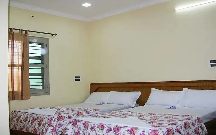 Тирупати: Pujitha Residency