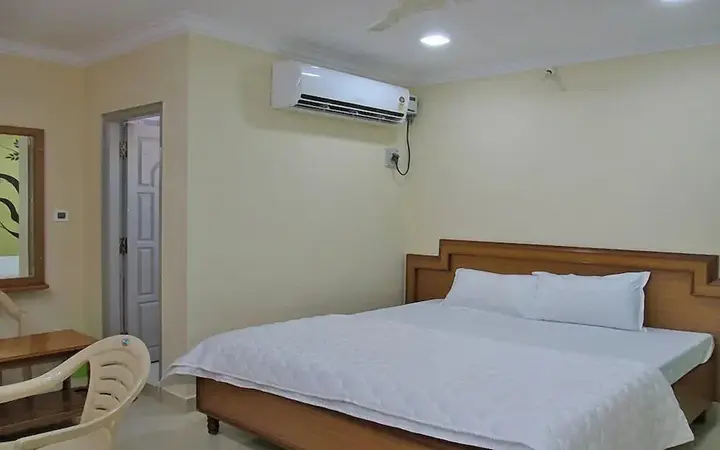Тирупати: Pujitha Residency