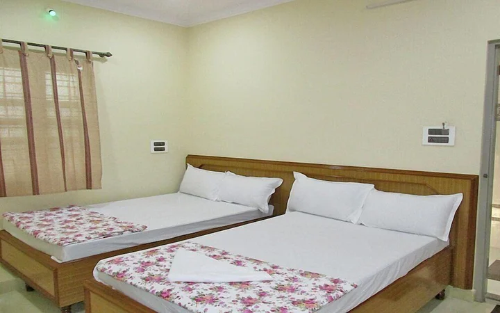 Тирупати: Pujitha Residency