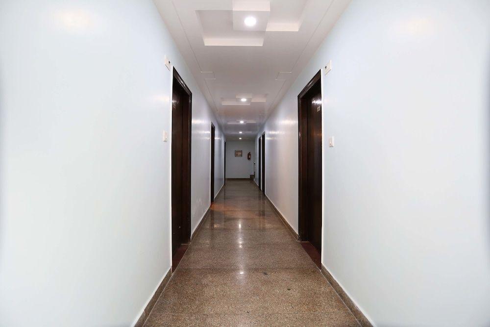 Нью-Дели: OYO 10048 Hotel Aditya Inn
