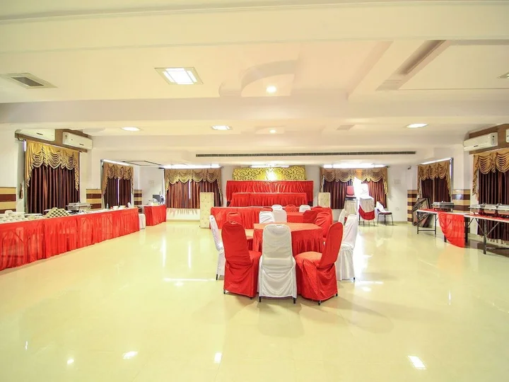 Лакхнау: OYO Flagship 17173 Hotel Function Inn