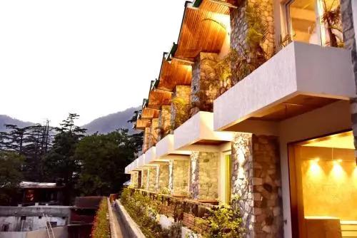 Наинитал: Season Hotel