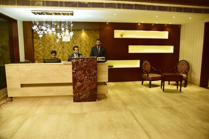 Наинитал: Season Hotel