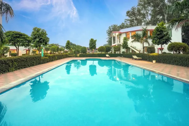 Наинитал: Corbett Holiday Forest Resort