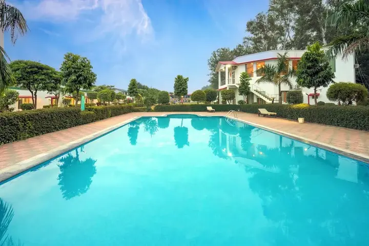 Наинитал: Corbett Holiday Forest Resort