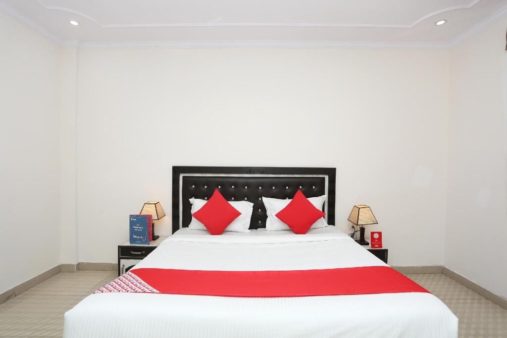 Газиабад: OYO 30107 Hotel Black Stone
