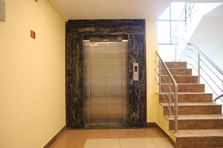Палани: Abirami Residency