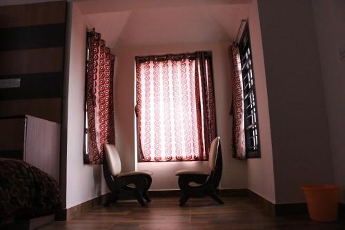 Кодайканал: Adhithya Holidays