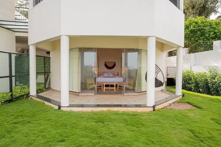 Салем: Summer House
