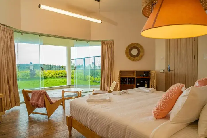 Салем: Summer House
