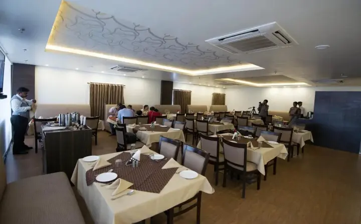 Висакхапатнам: OYO 1302 Hotel Green Apple
