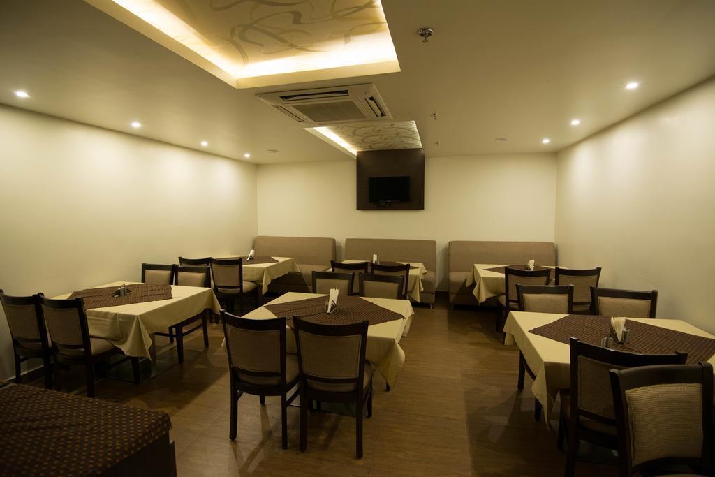 Висакхапатнам: OYO 1302 Hotel Green Apple