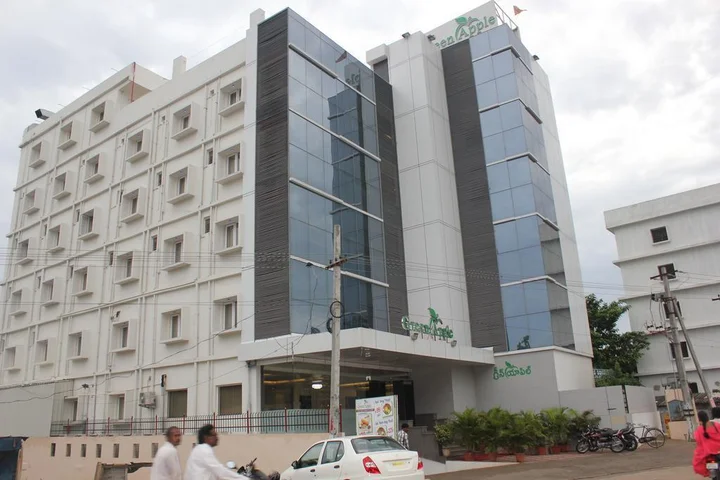 Висакхапатнам: OYO 1302 Hotel Green Apple