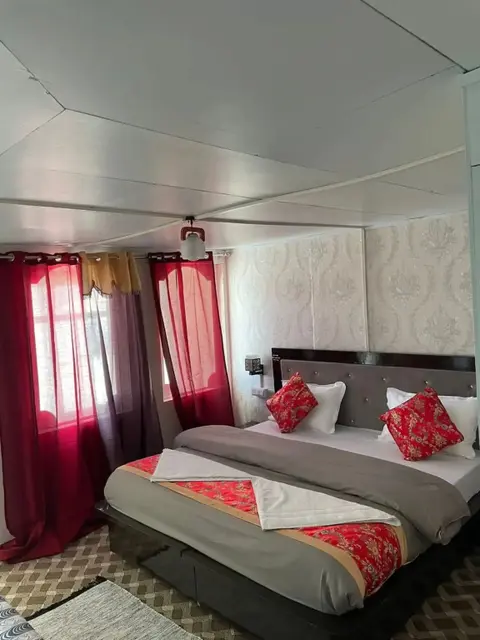 Спангмик: TIH Pangong Delight Camps and Cottages