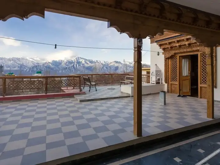 Лех: New Royal Guest House