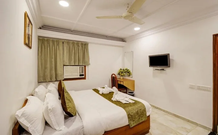 Ахмедабад: Maruti Hotel