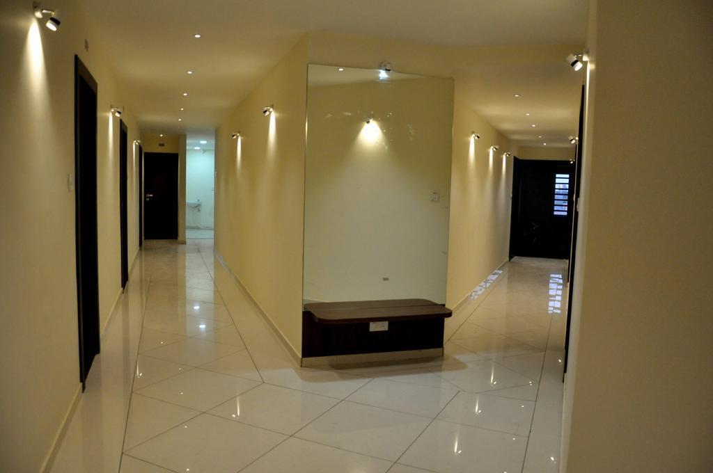 Раджкот: Shivdhara Hotel & Residence