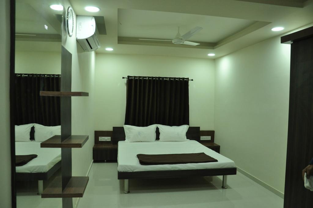 Раджкот: Shivdhara Hotel & Residence