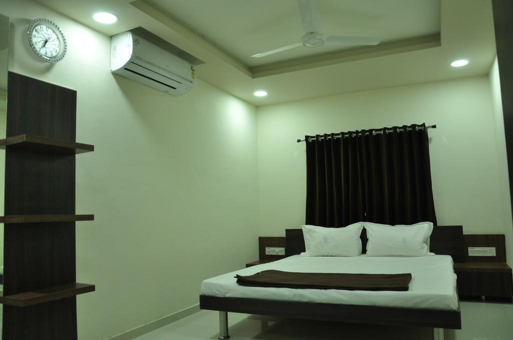Раджкот: Shivdhara Hotel & Residence
