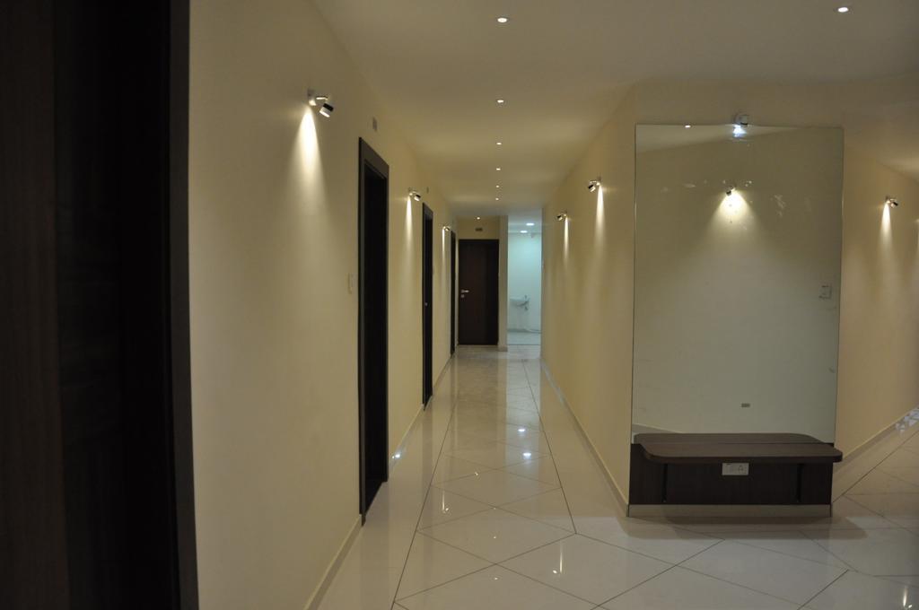 Раджкот: Shivdhara Hotel & Residence