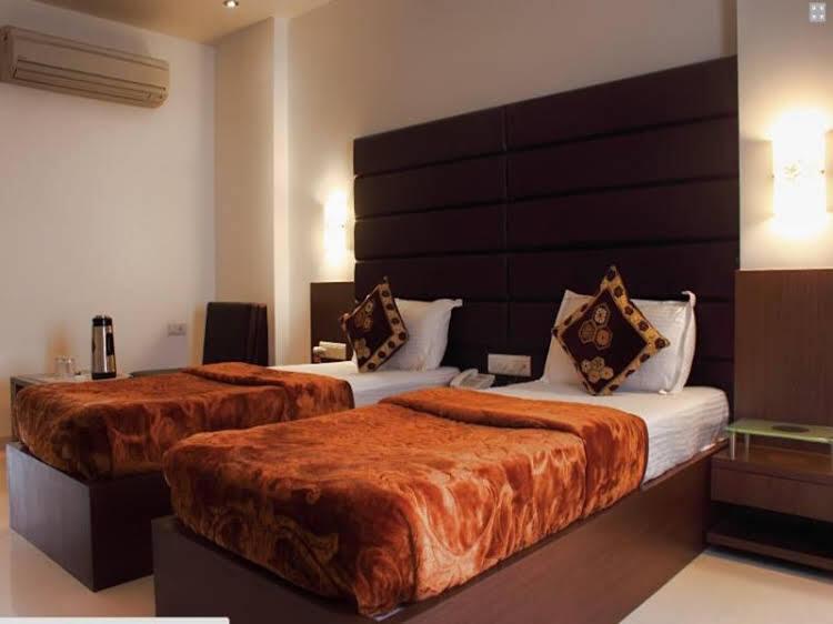 Бхаруч: Hotel Apex
