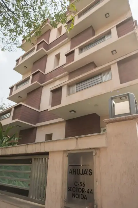 Нойда: Ahuja Residency