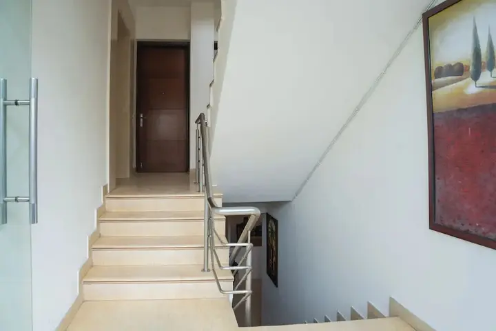 Нойда: Ahuja Residency