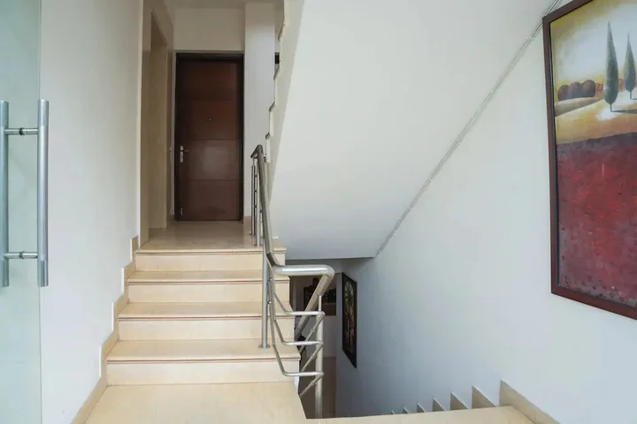 Нойда: Ahuja Residency