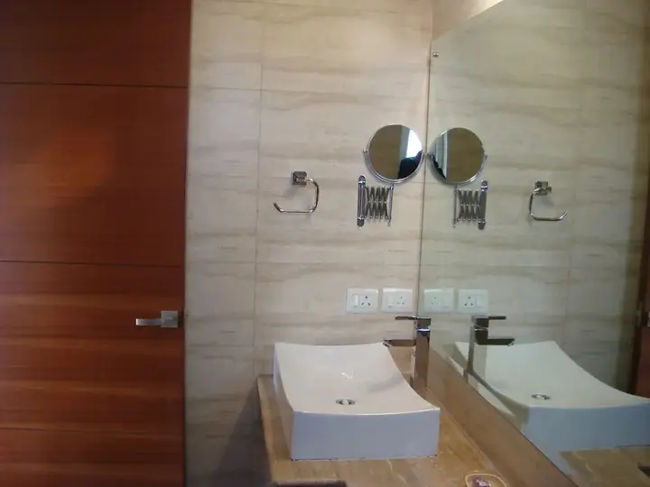 Нойда: Ahuja Residency