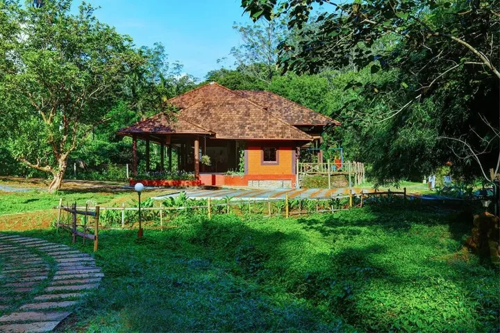 Султан-Батери: Stream Valley Cottages
