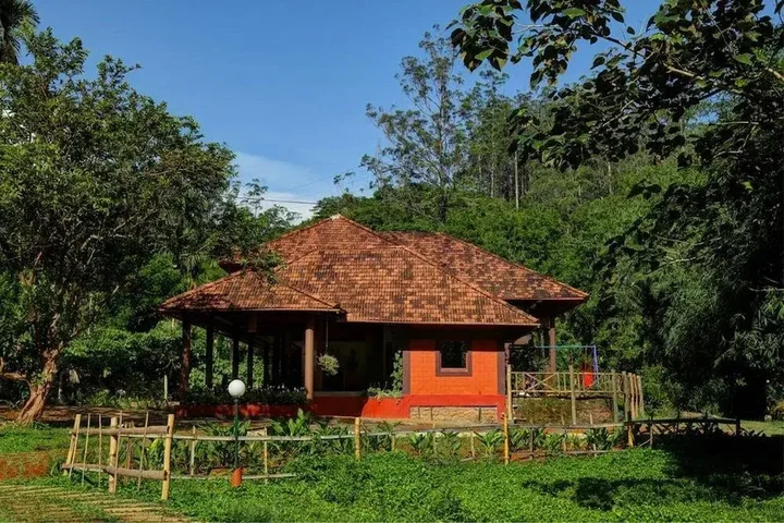 Султан-Батери: Stream Valley Cottages