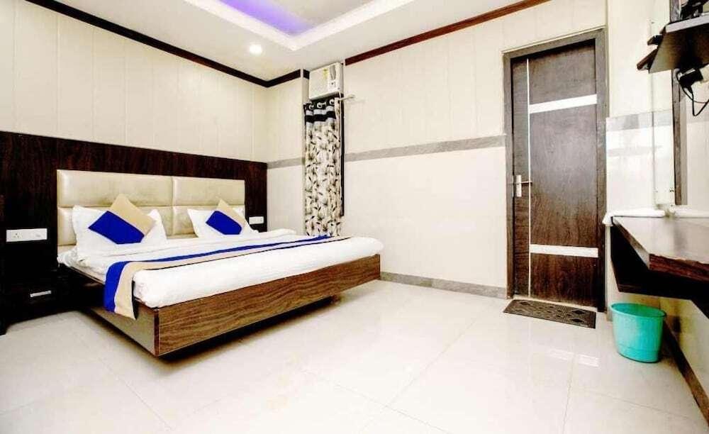 Катра: Hotel Subash
