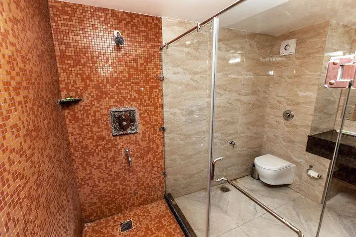 Катра: Hotel Subash