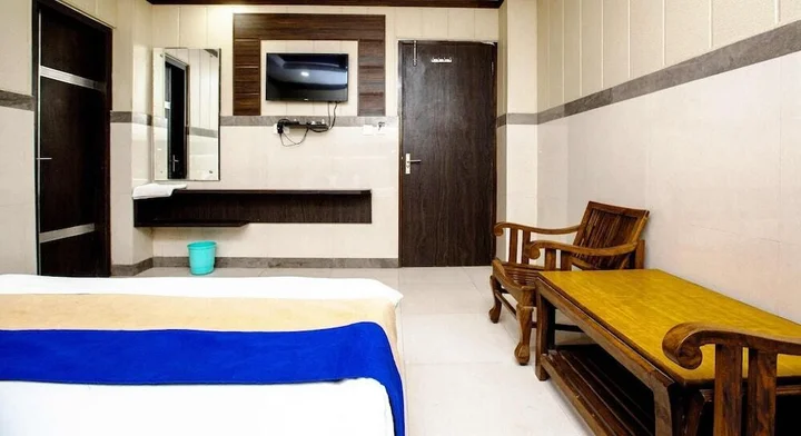 Катра: Hotel Subash