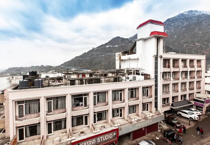 Катра: Hotel Subash