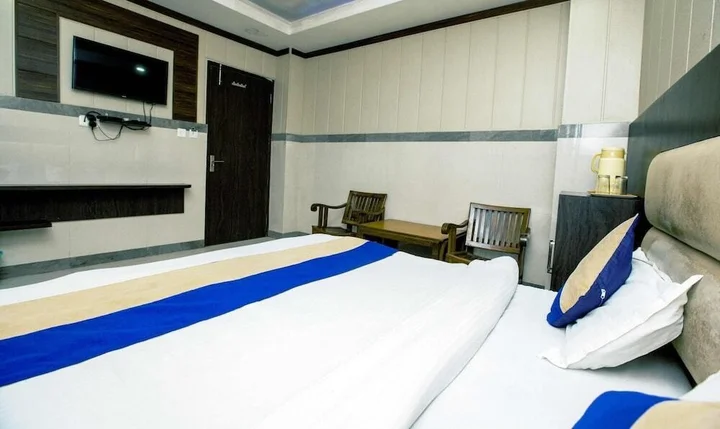Катра: Hotel Subash