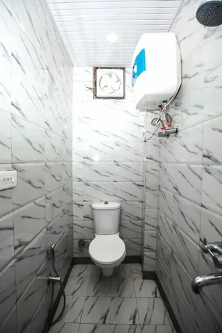 Катра: Hotel Subash