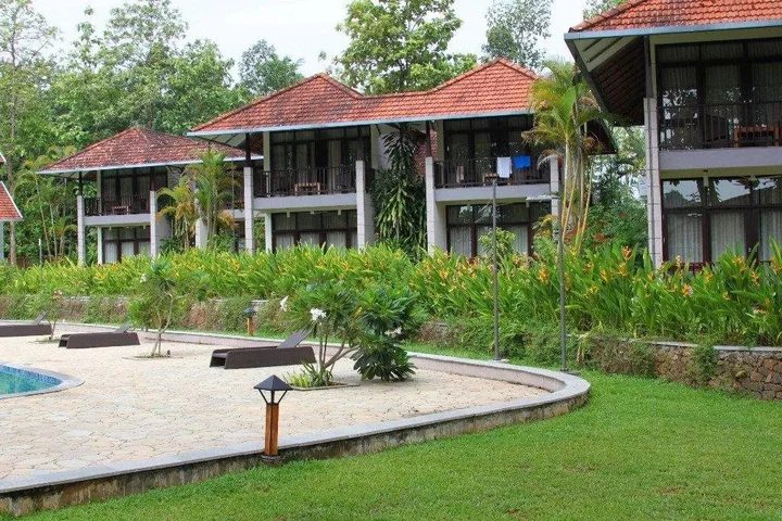 Атирапалли: Whispering Waters Resorts Cochin