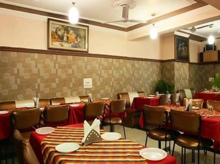 Катра: Hotel Swastik