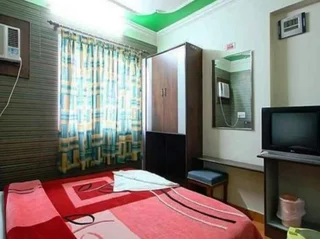 Катра: Hotel Swastik