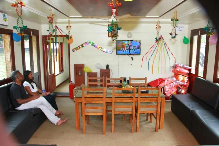Аллеппи: Beachparadise Daycruise houseboat