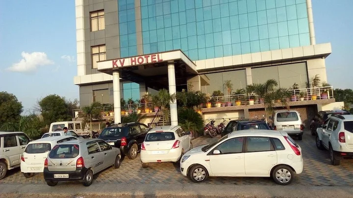 Хому: KV Hotel & Restaurant
