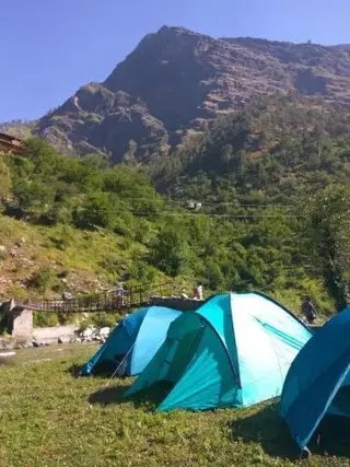 Гушайни: Sun N Sky Tirthan Valley