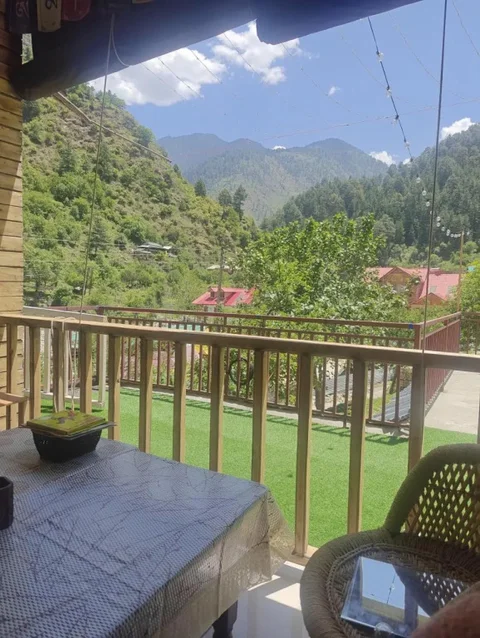 Гушайни: Sun N Sky Tirthan Valley