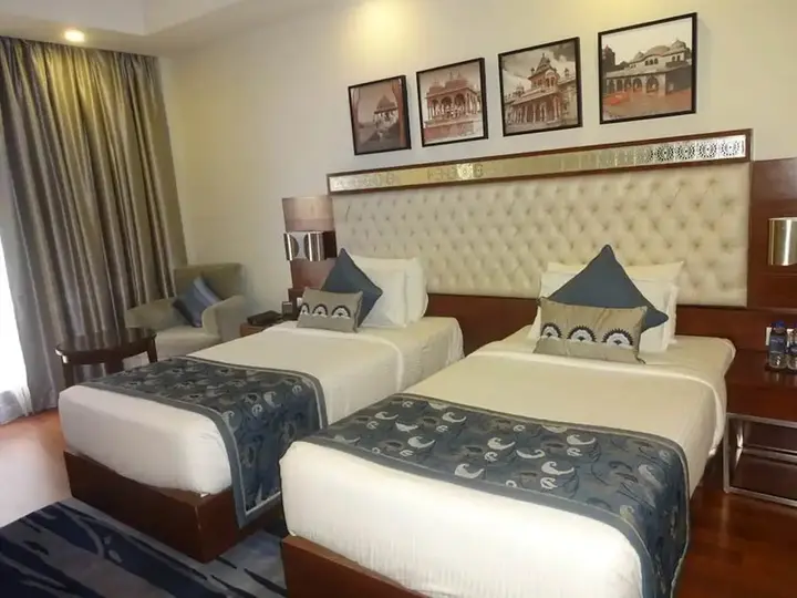 Шахджаханпур: The Lal Vilas Hotel & Resort